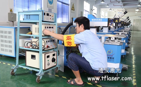 AK（中国）一站式服务平台激光品质员对焊机进行检测
