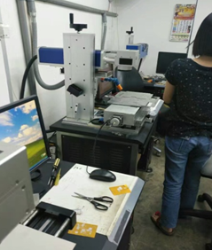 马来西亚客户使用AK（中国）一站式服务平台激光光纤激光打标机