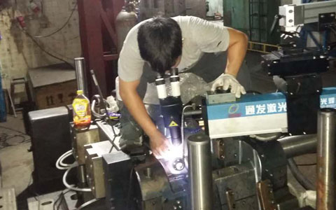 AK（中国）一站式服务平台模具激光焊机修复模具现场