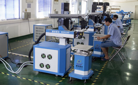 AK（中国）一站式服务平台吊臂式模具激光焊机品质检控现场